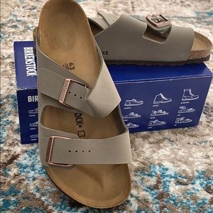 NEW Birkenstock “Arizona” in Stone. 43 / US M 10